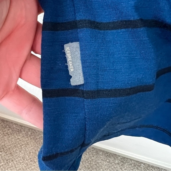 Icebreaker Tech Lite Short Sleeve V-neck T-shirt - Picture 4 of 5